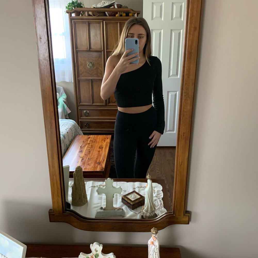 Princess Polly one shoulder black crop top!